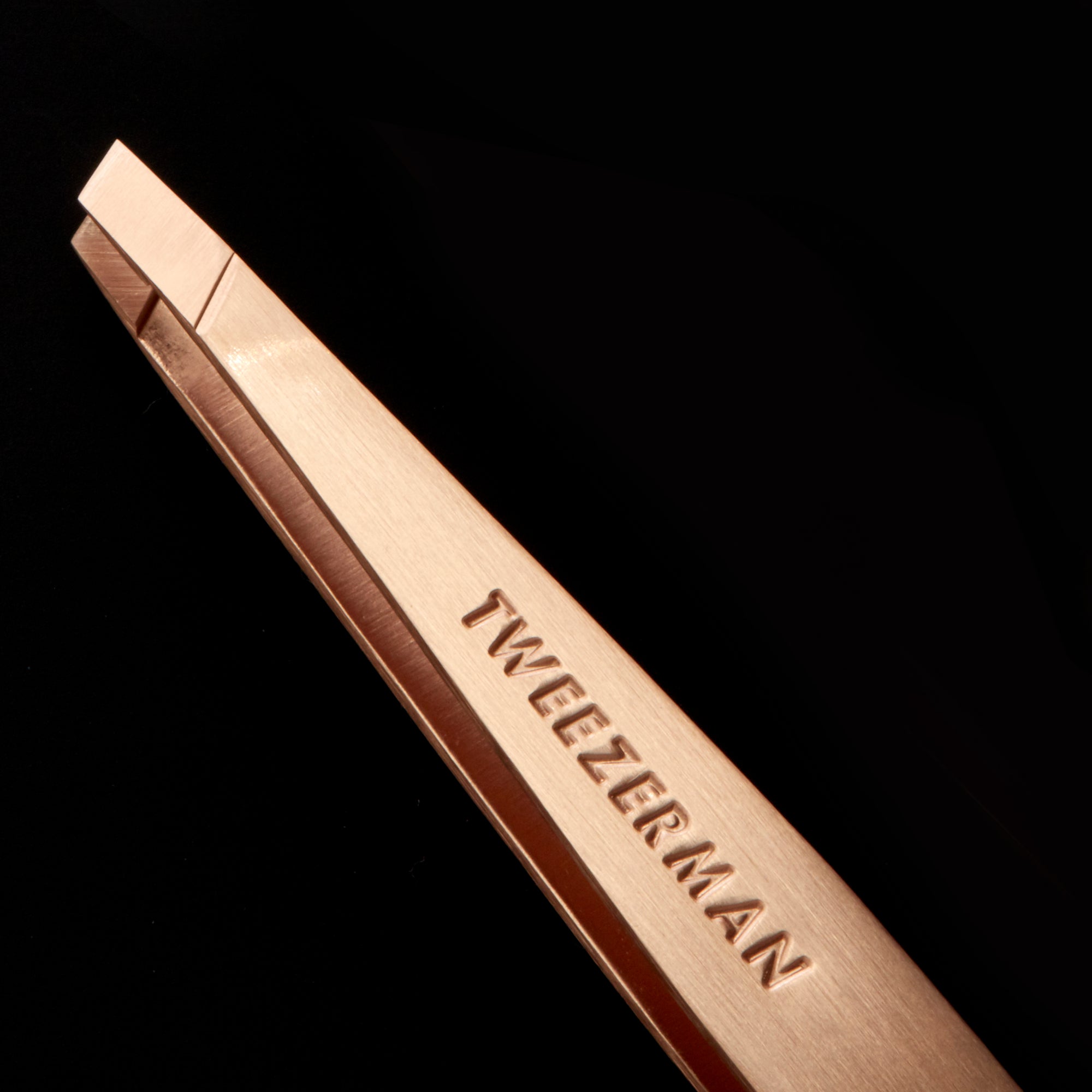 Tweezer size chart

All dimensions measured in inches and are compared to phone.

Phone is 5.78 inches tall

Full slant tweezers are 3.69 inches tall

Mini slant tweezers are 2.75 inches tall

This item can be sanitized and is vegan &amp; cruelty free.