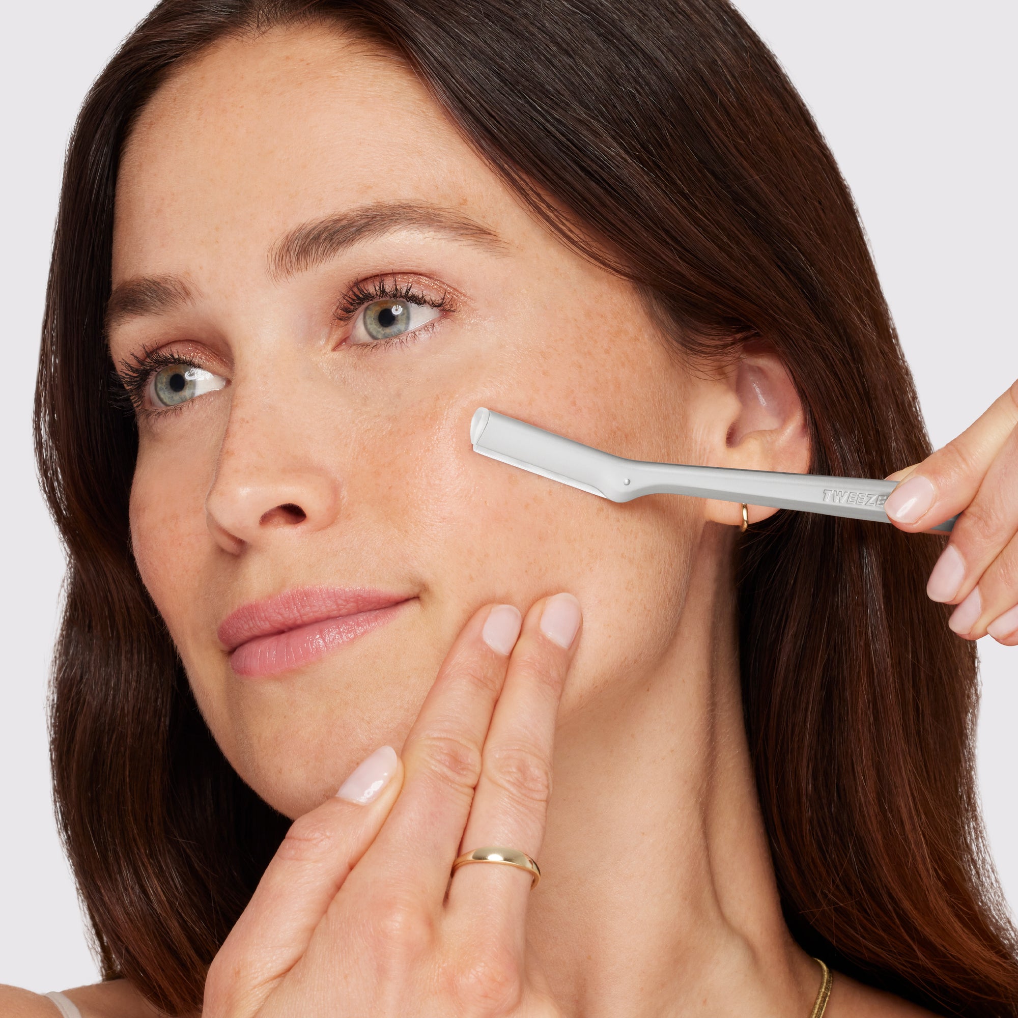 Model using Facial Razor