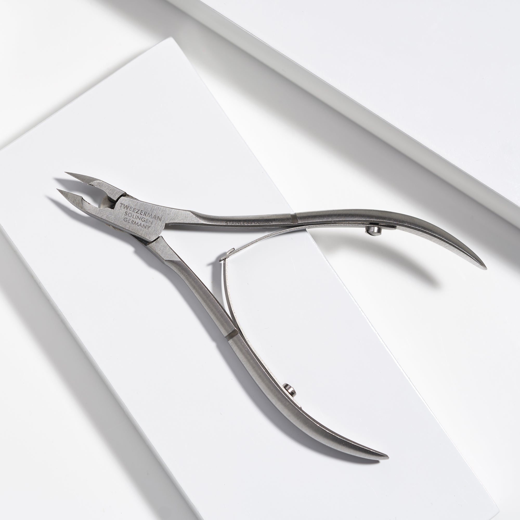 3186-P | Cobalt Stainless Cuticle Nipper 1/2 Jaw -Medium