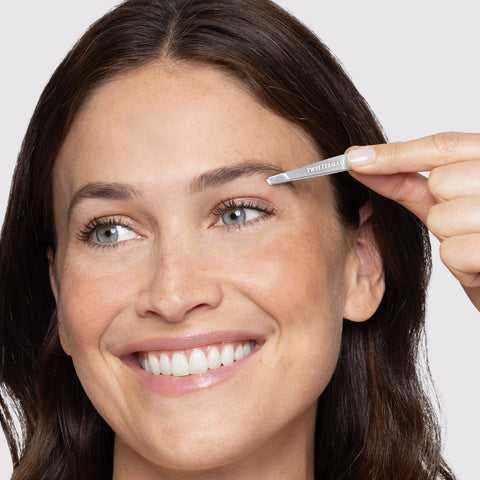 MODEL USING Mini Tweezer Set on brows