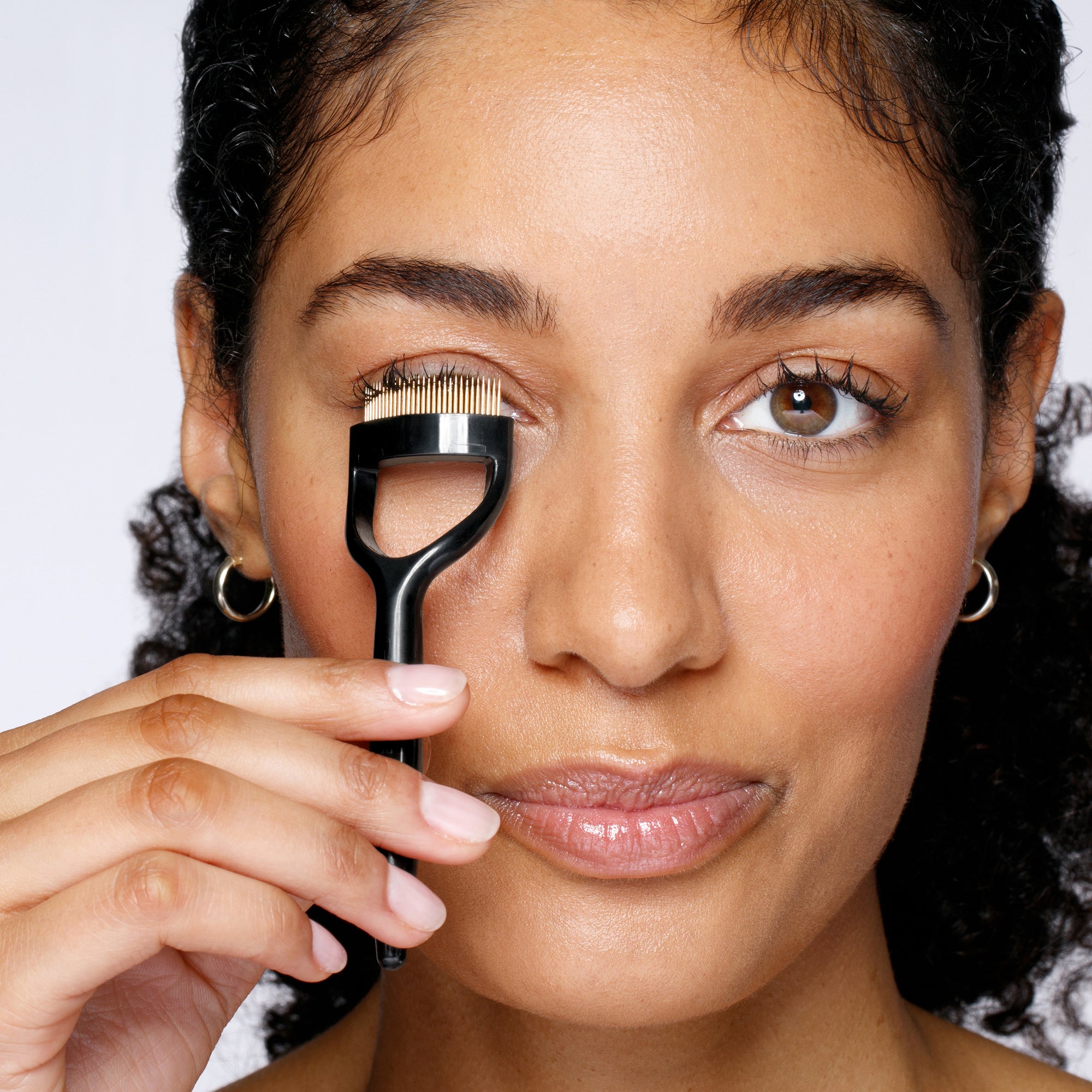 Model using Curl 38 Lashcomb