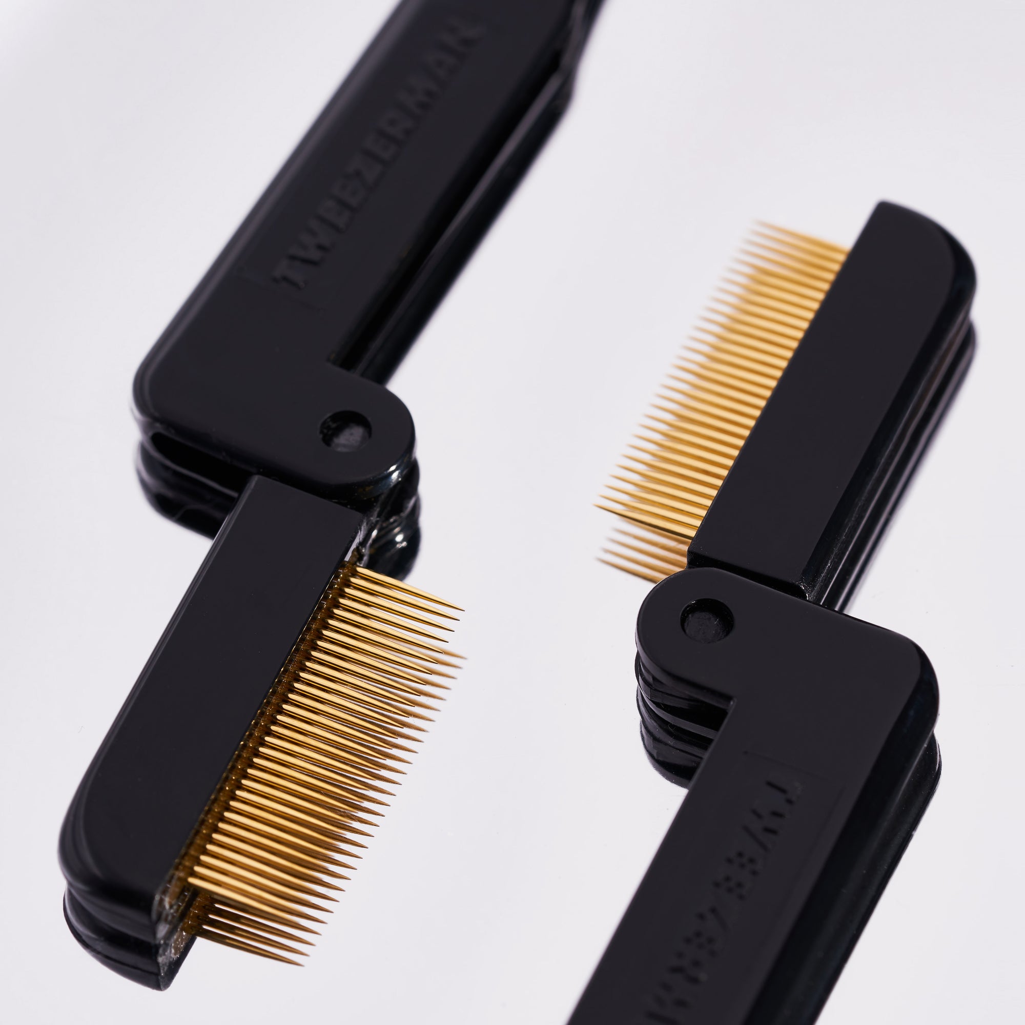 Gold Comb on Black Folding Eyelash Comb