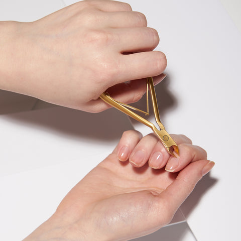 Model using Ultra Precision Cuticle Nipper