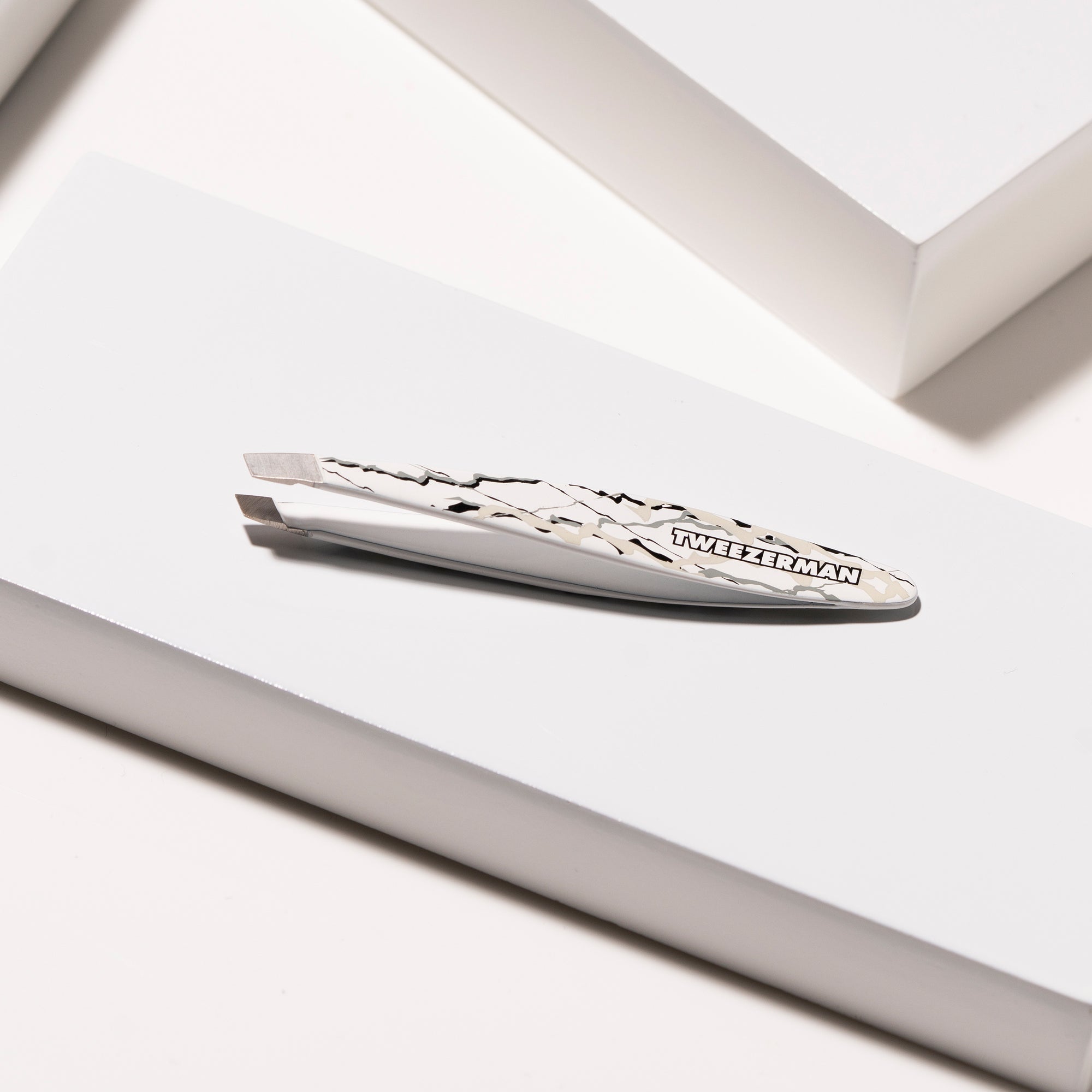 1252-WFR | Marble Mini Slant Tweezer