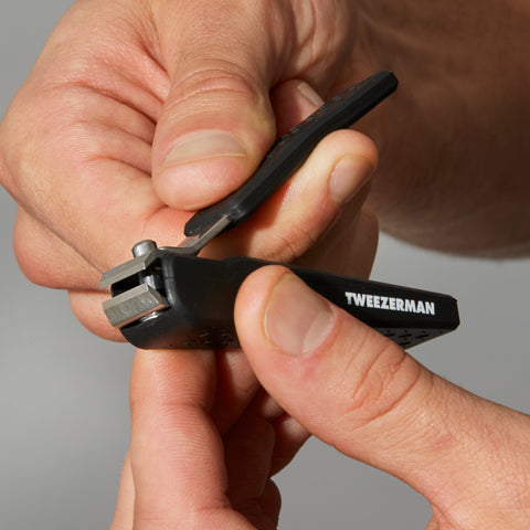 Model holding precision grip toenail clipper