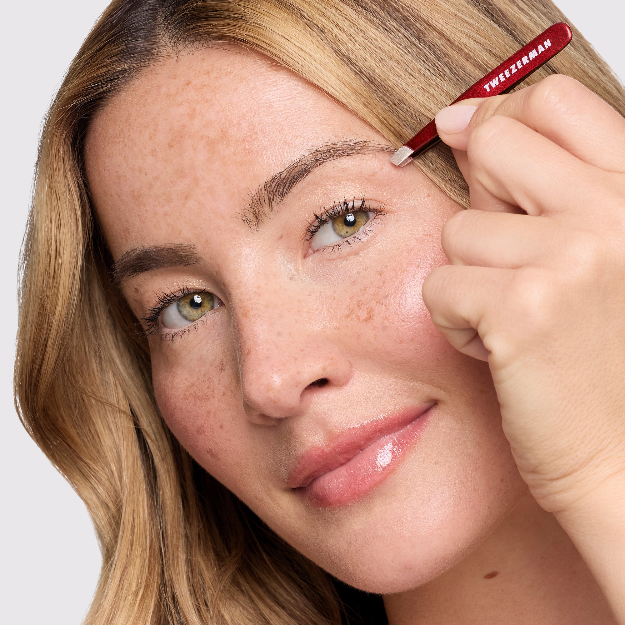 Model using Vintage Rose Mini Slant Tweezer