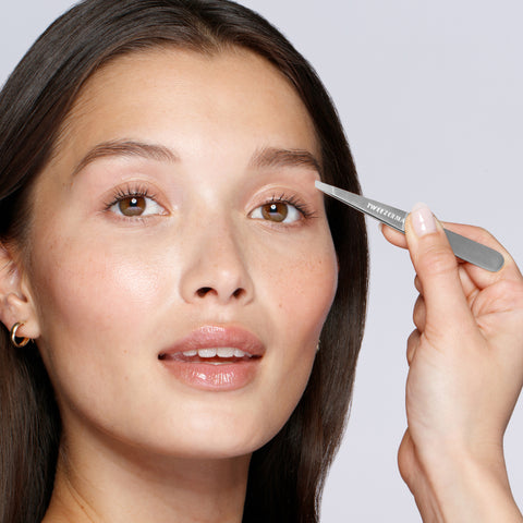 Female Model using Classic Stainless Steel Slant Tweezer on brows