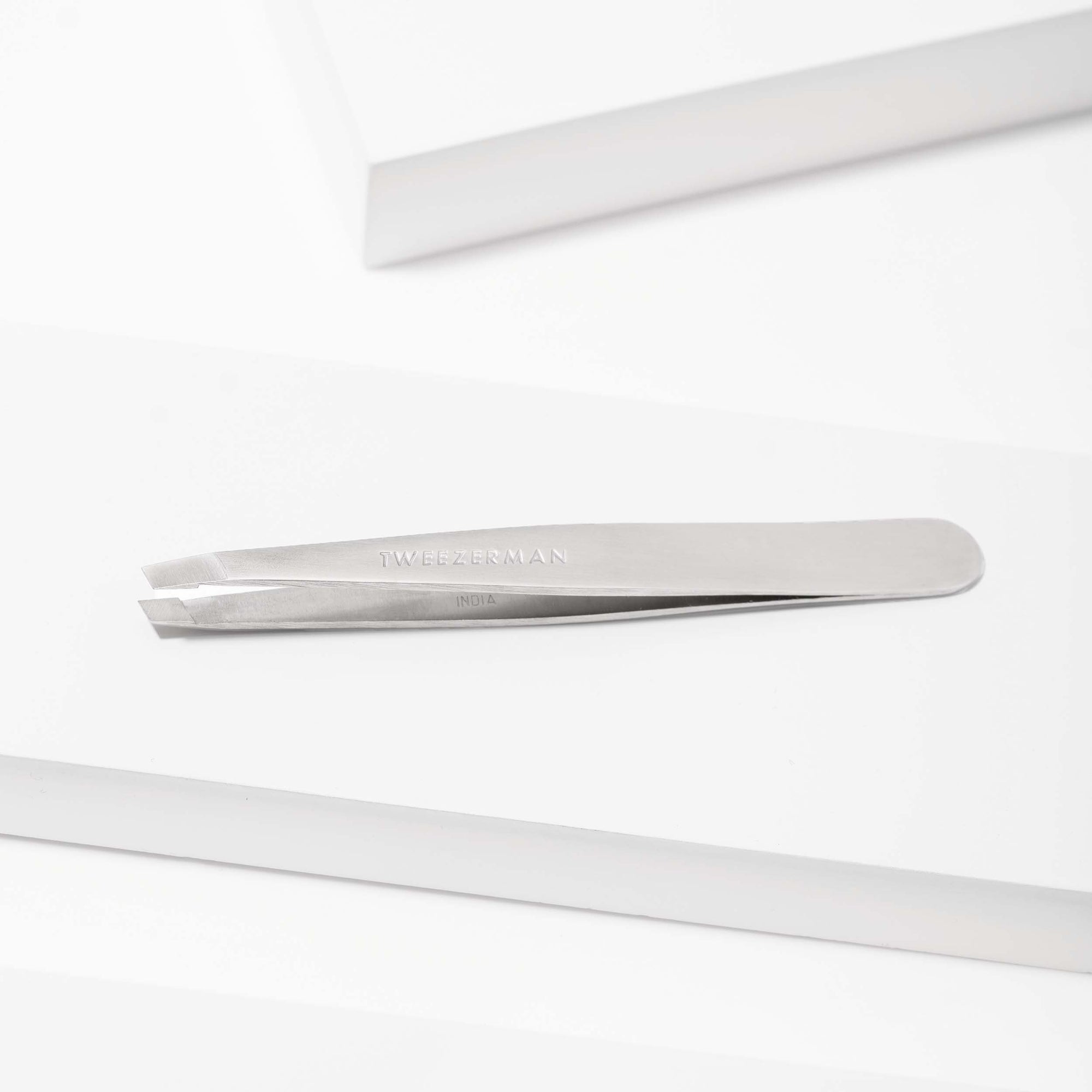 1231-R | Slant Tweezer Classic Stainless Steel