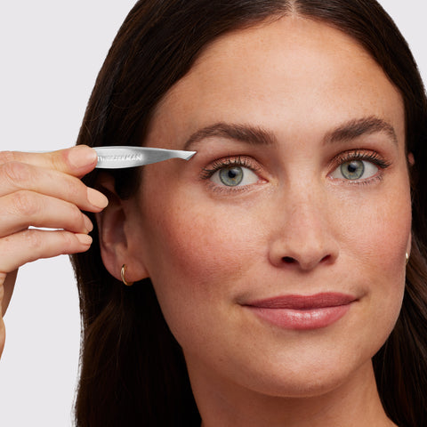 Female Model using Stainless Steel Pointed Slant Tweezer on brows